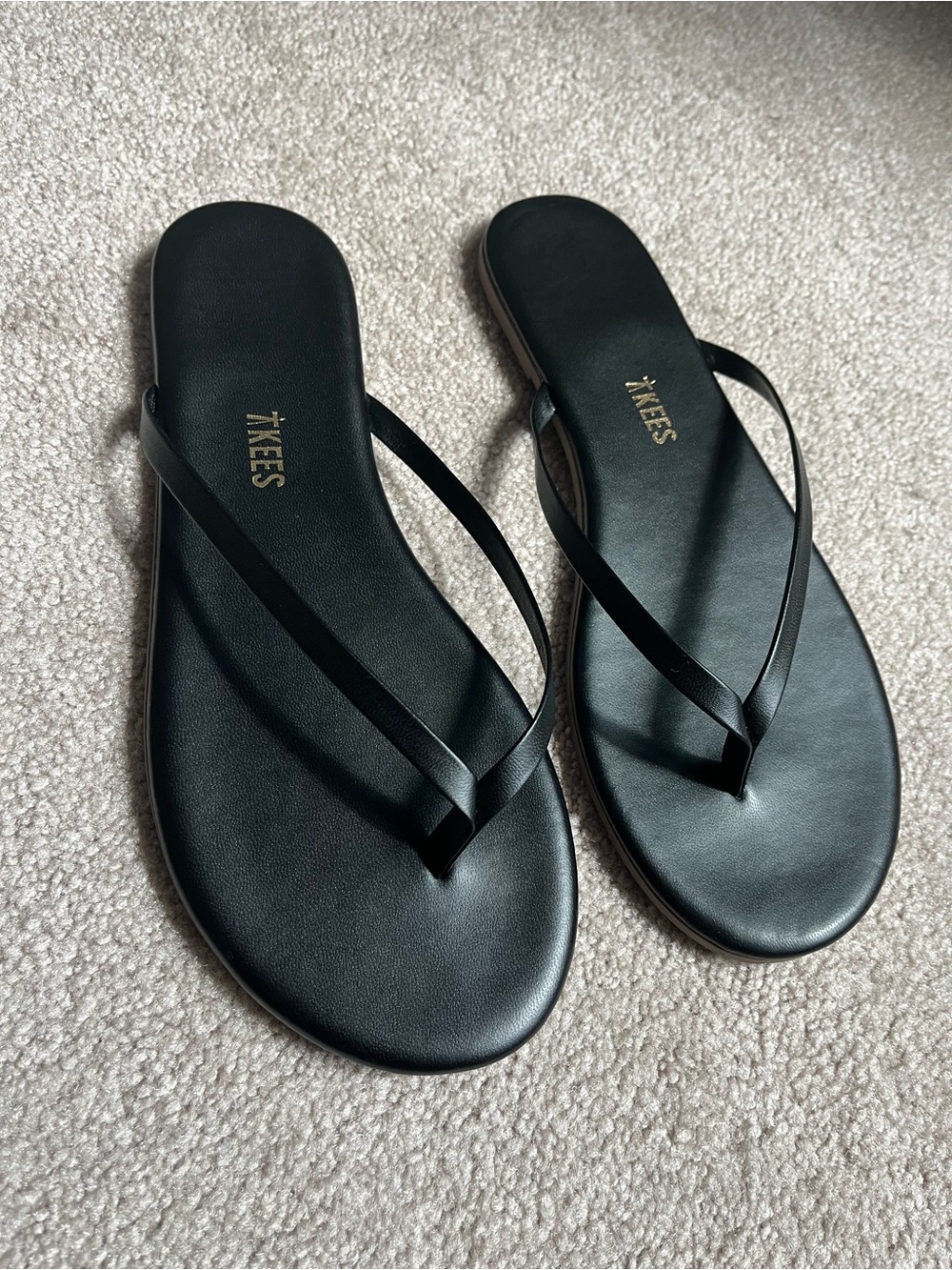 Tkees black flip flops